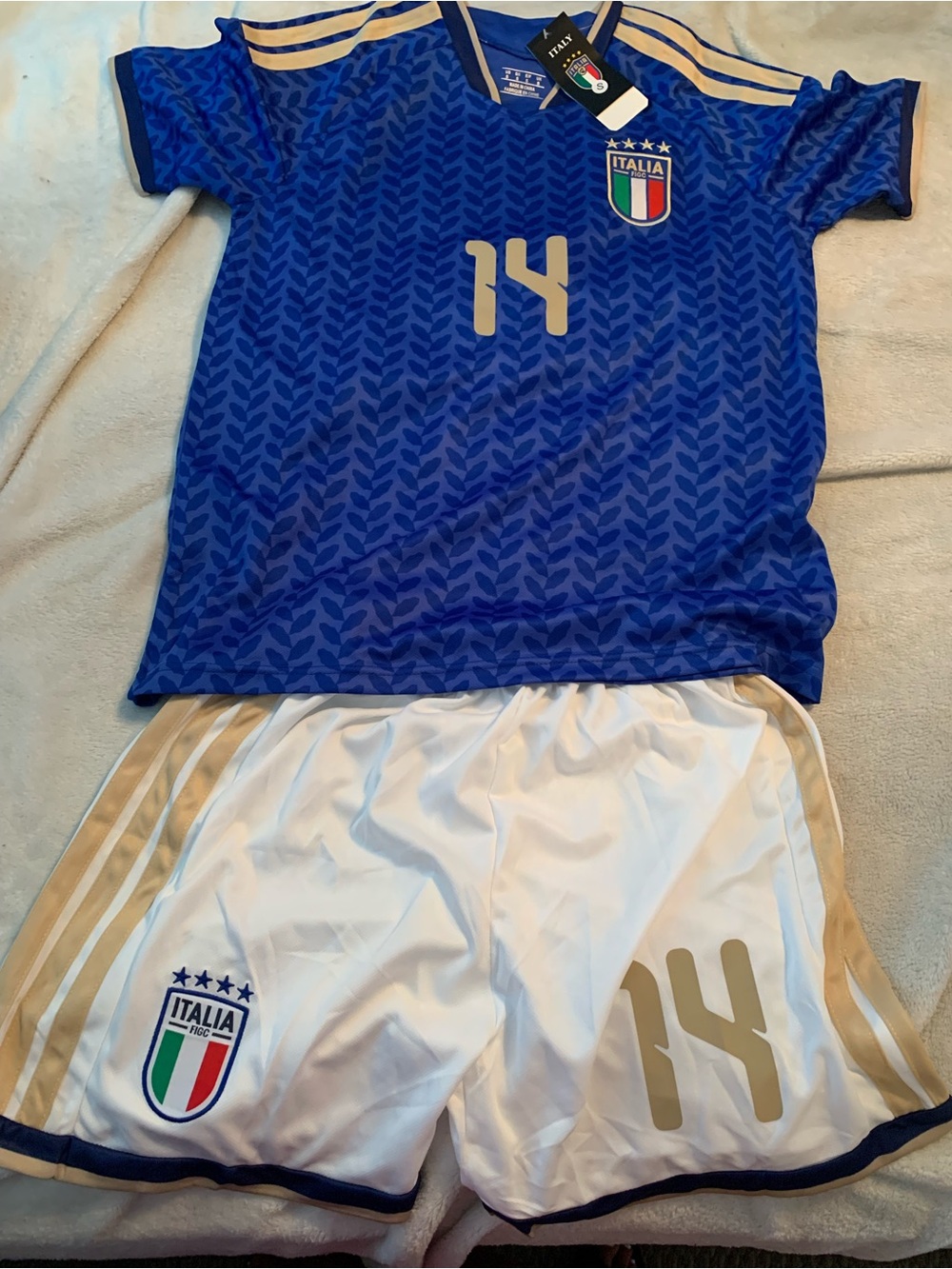Italia Federico Chiesa #14
Soccer Jersey & Shorts Set
Men's Size Small